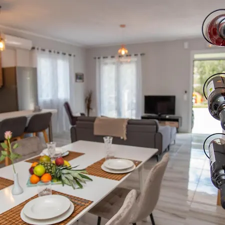 Apartament Lydia's *